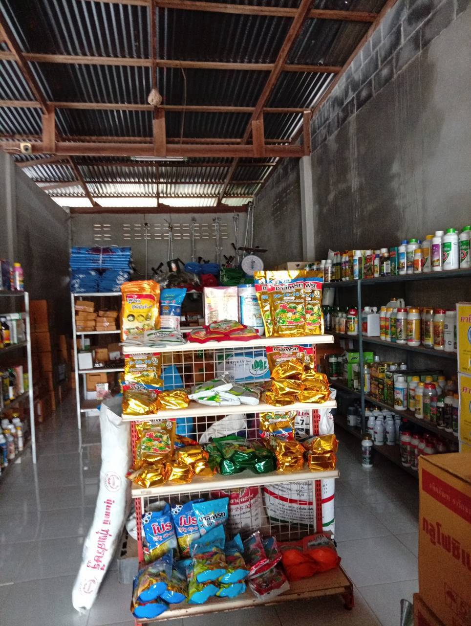 ศวพ.เลย เข้าตรวจร้านจำหน่ายปัจจัยการผลิตทางการเกษตร พร้อมมอบหนังสือรับรองร้านจำหน่ายปัจจัยการผลิตทางการเกษตรที่มีคุณภาพ (Q-Shop)